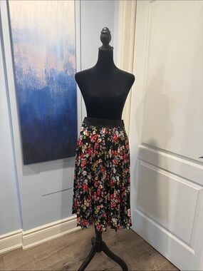 2 for 30$ 💗 Black Floral Midi Skirt with Pink & Red Blooms